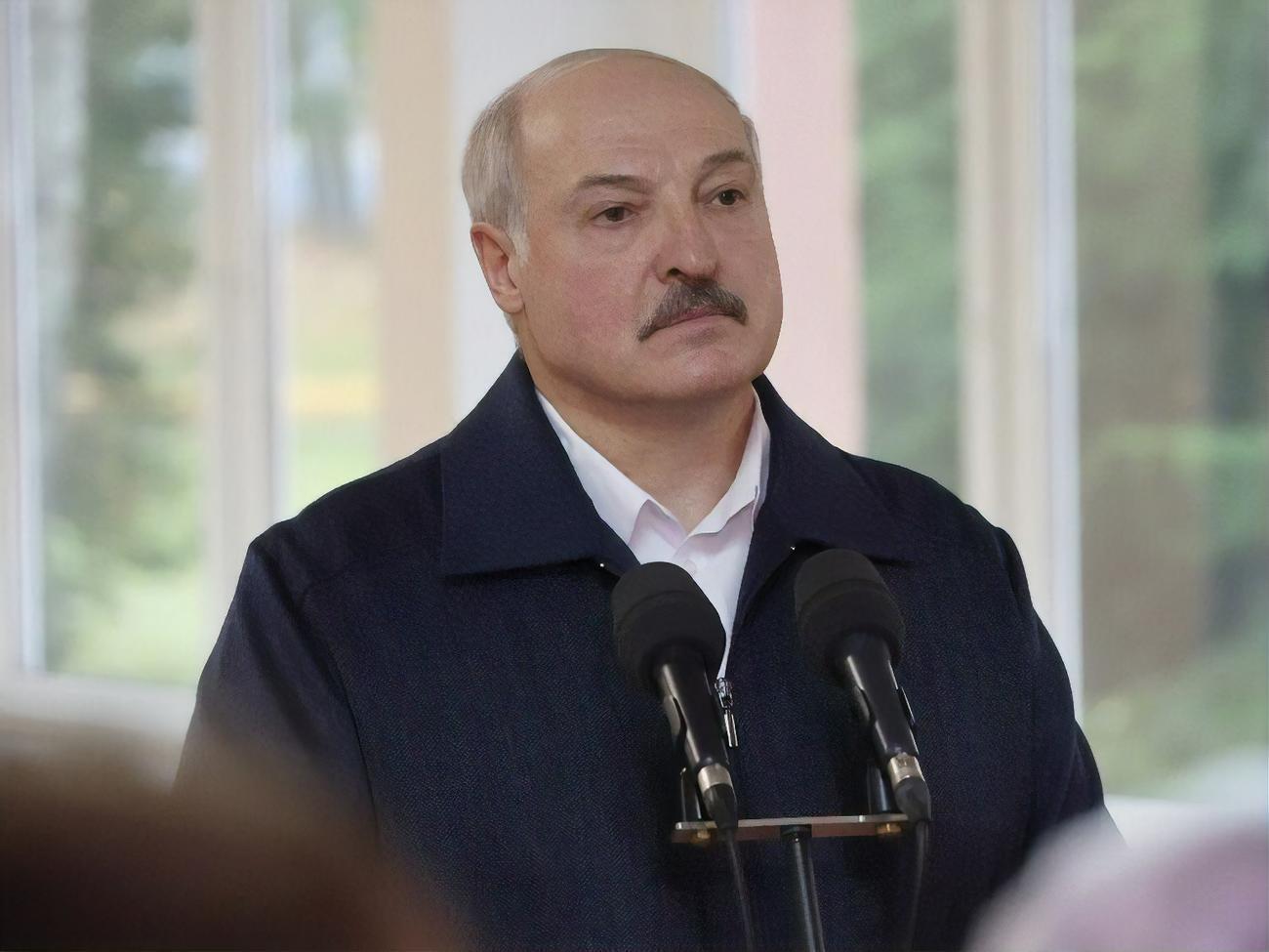 Лукашенко заявив, що до 2023 року в Білорусі з'явиться своя вакцина проти COVID-19