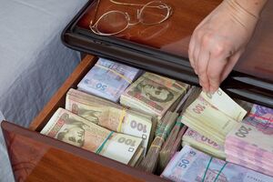 10,7% украинцев сказали, что их материальное положение улучшилось