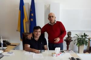 Николоз Саакашвили (справа) просил сына Михаила (слева) прервать голодовку