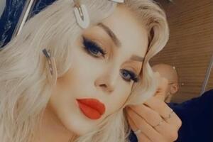 Білик показала незвичний подарунок від шанувальників