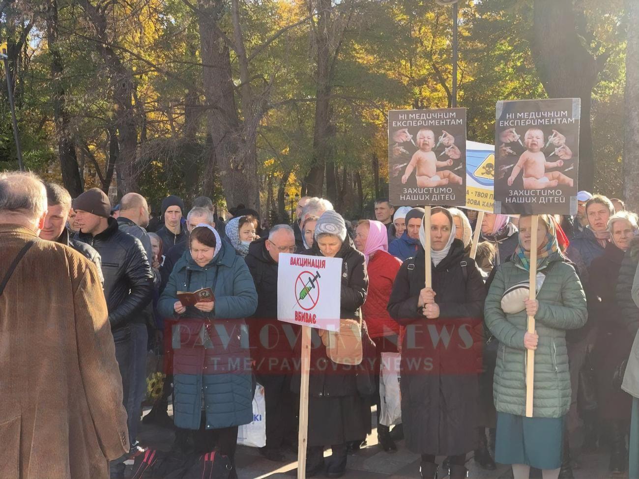 Релігійна організація країни-агресора вивела людей біля Ради проти вакцинації, зазначив Данилюк