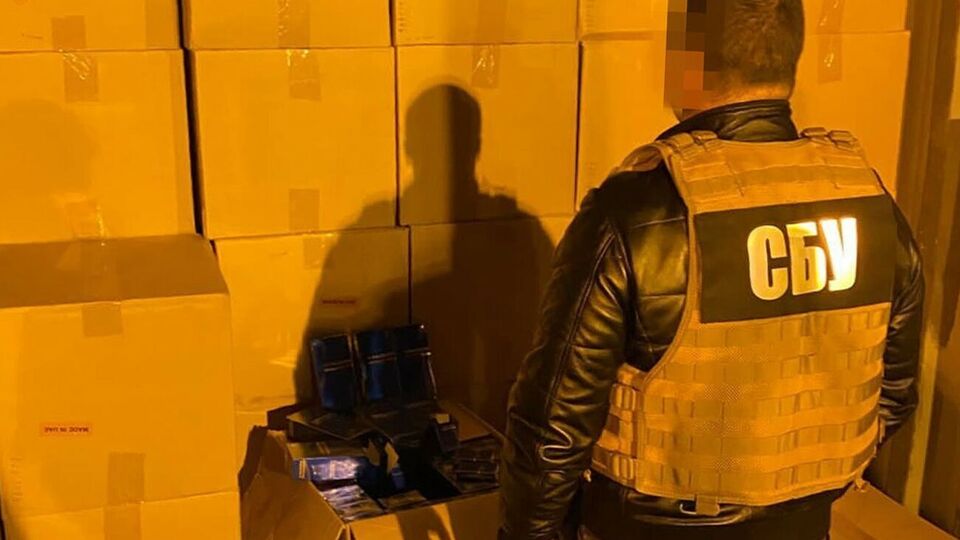 За даними СБУ, вартість вилученого у підозрюваних контрабандного товару становить майже 13 млн грн
