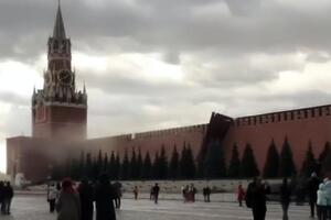 Порывы ветра в Москве достигают 20 м/с, сообщают синоптики