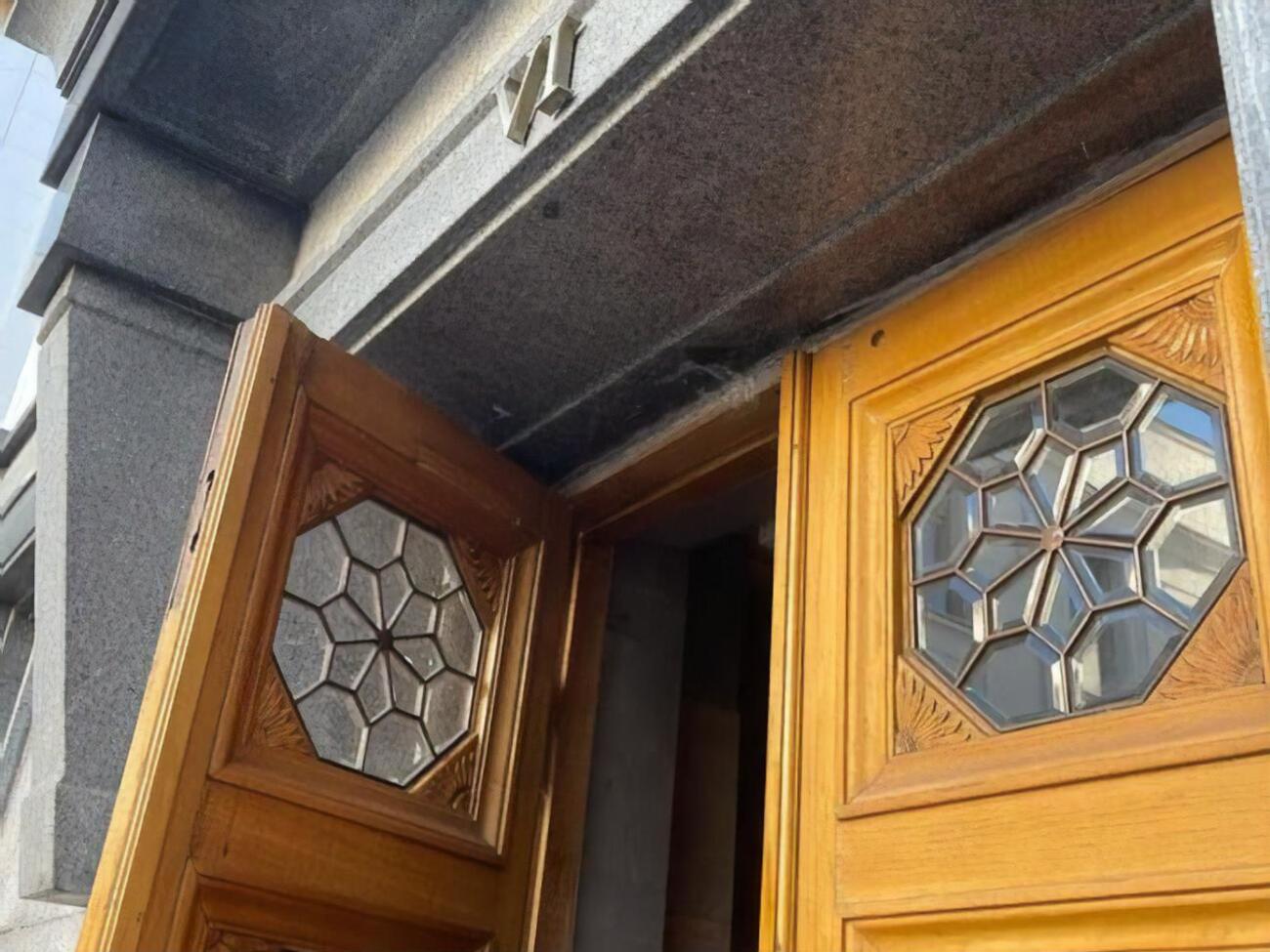 На Устінову впав засув від дверей на вході в Раду