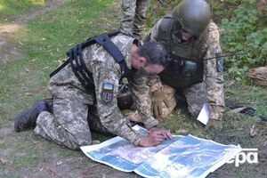 Раненного вследствие обстрела со стороны боевиков украинского военнослужащего эвакуировали в лечебное учреждение