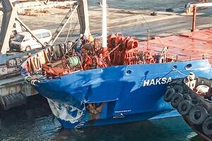 Судно врезалось в причал носовой частью