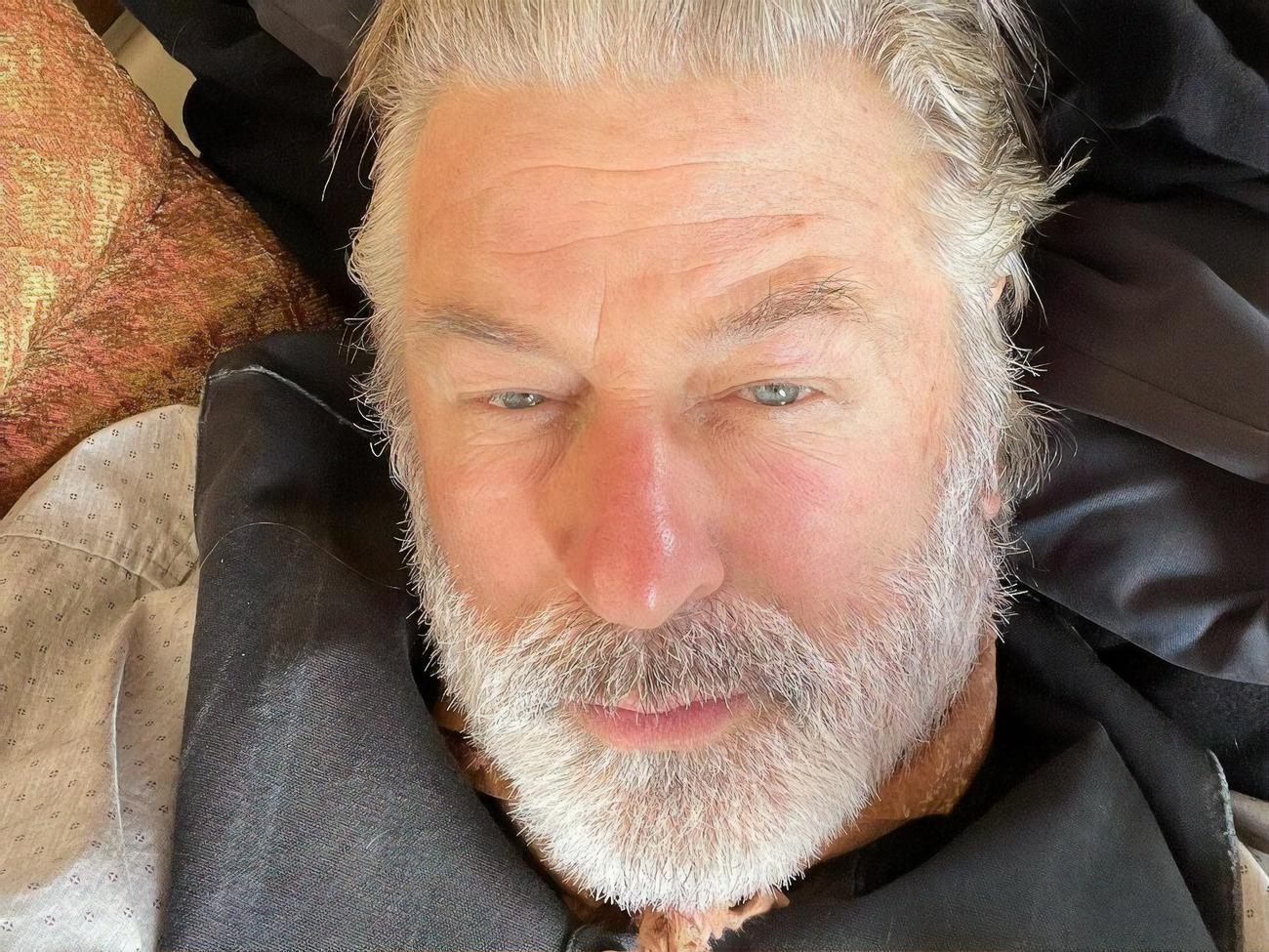 "Нет слов, чтобы передать мой шок и печаль", &ndash; написал 63-летний Болдуин