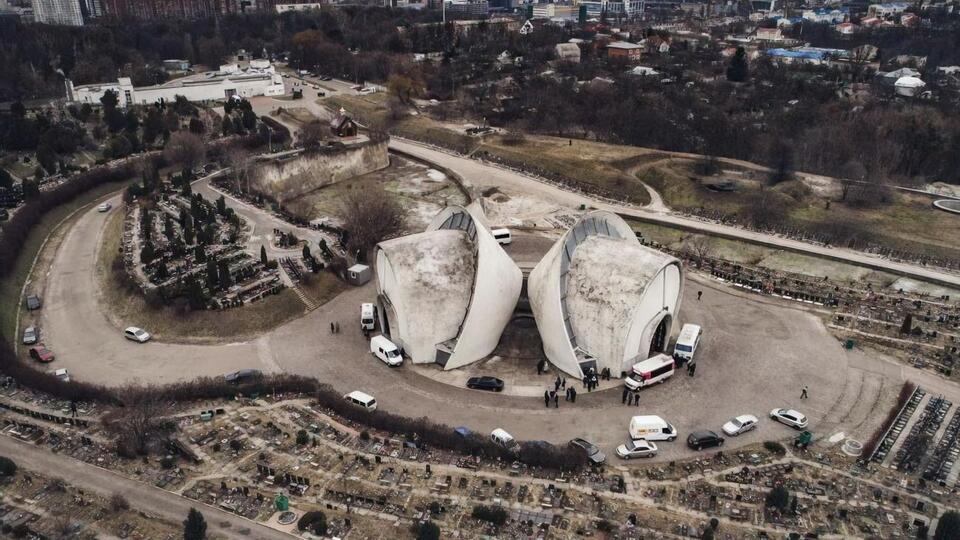 В киевском крематории сообщили, что в 2020 году кремировали почти 1,5 тыс. умерших от коронавируса, а за первые 10 месяцев текущего года – уже более 3 тыс.