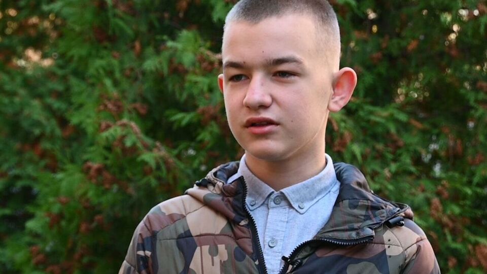 Станислав Ляхно забрал арбалет у девушки, стрелявшей в учителей