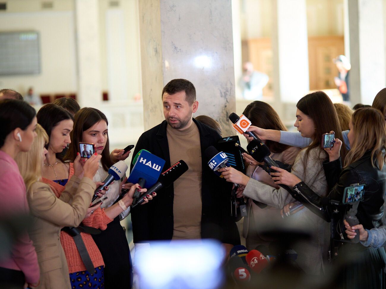 Арахамия: При прошлой власти приняли закон о языке. Там это дублирование и новые квоты