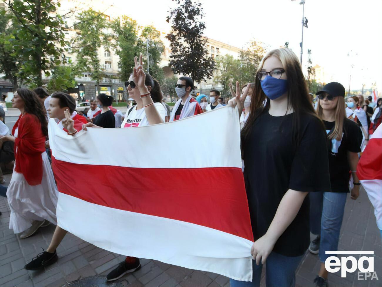 На фоне ситуации в Беларуси ускорились темпы миграции из нее в соседние страны