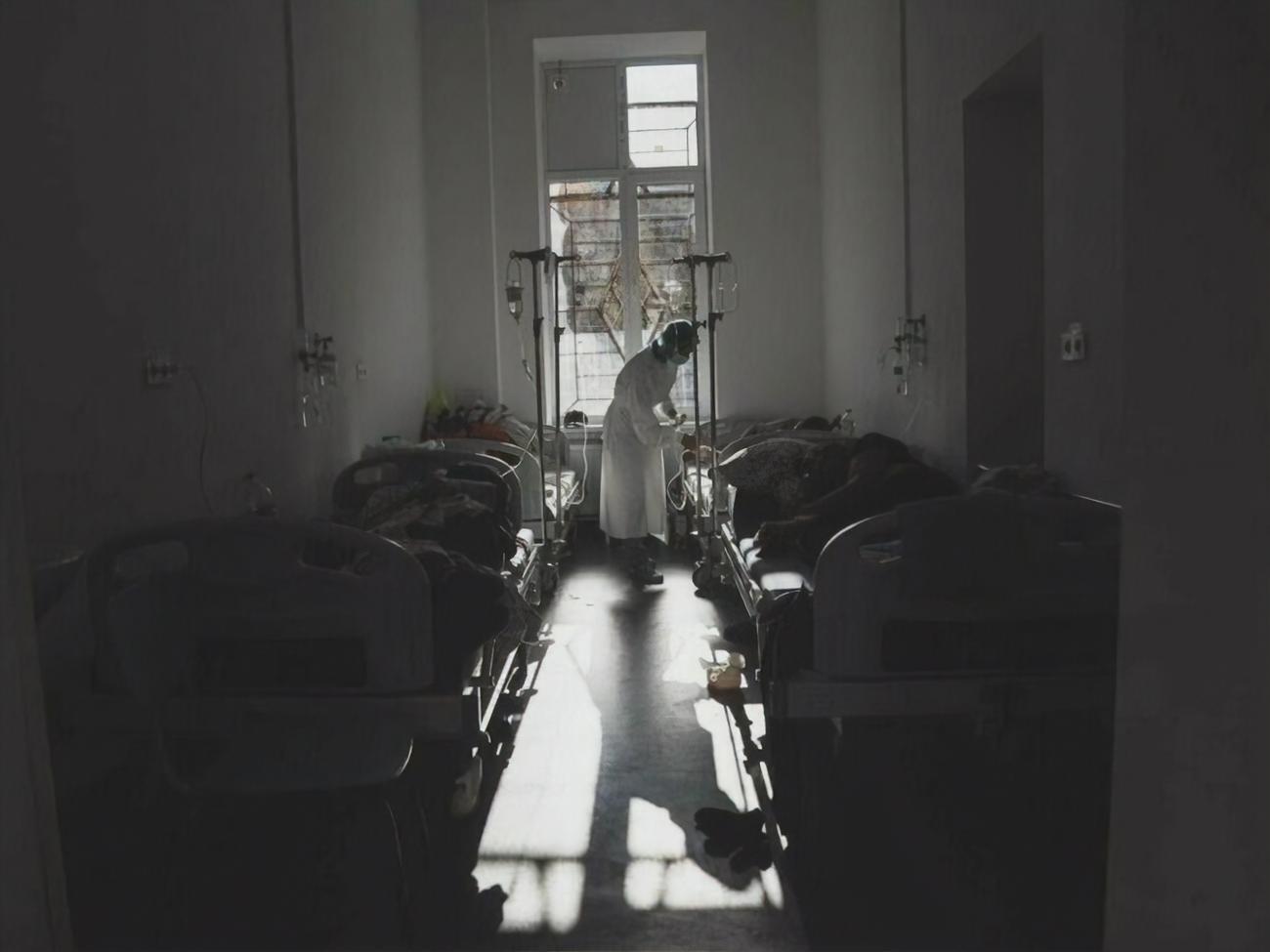 У цю хвилю, під час штаму коронавірусу "Дельта", хвороба має такий самий перебіг, як і у випадку інших штамів, але швидший, вважає лікар
