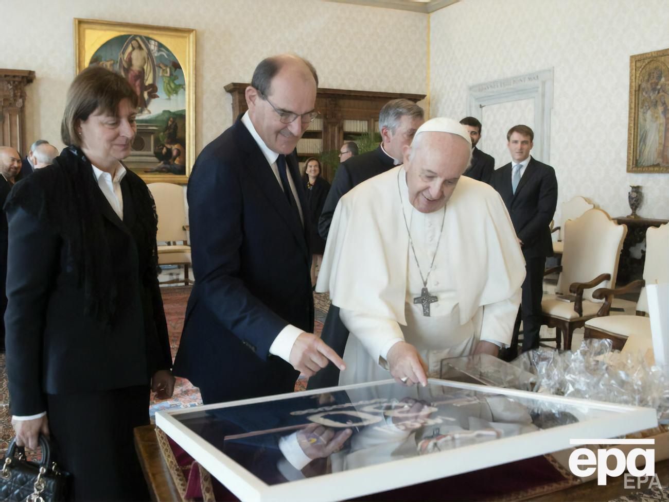 Футболку Мессі Франциску (праворуч) передав Кастекс (ліворуч)