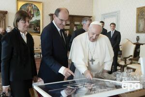 Футболку Месси Франциску (справа) передал Кастекс (левее)