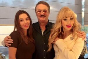 Виктор Захаров с дочерью Марией и супругой Машей Распутиной