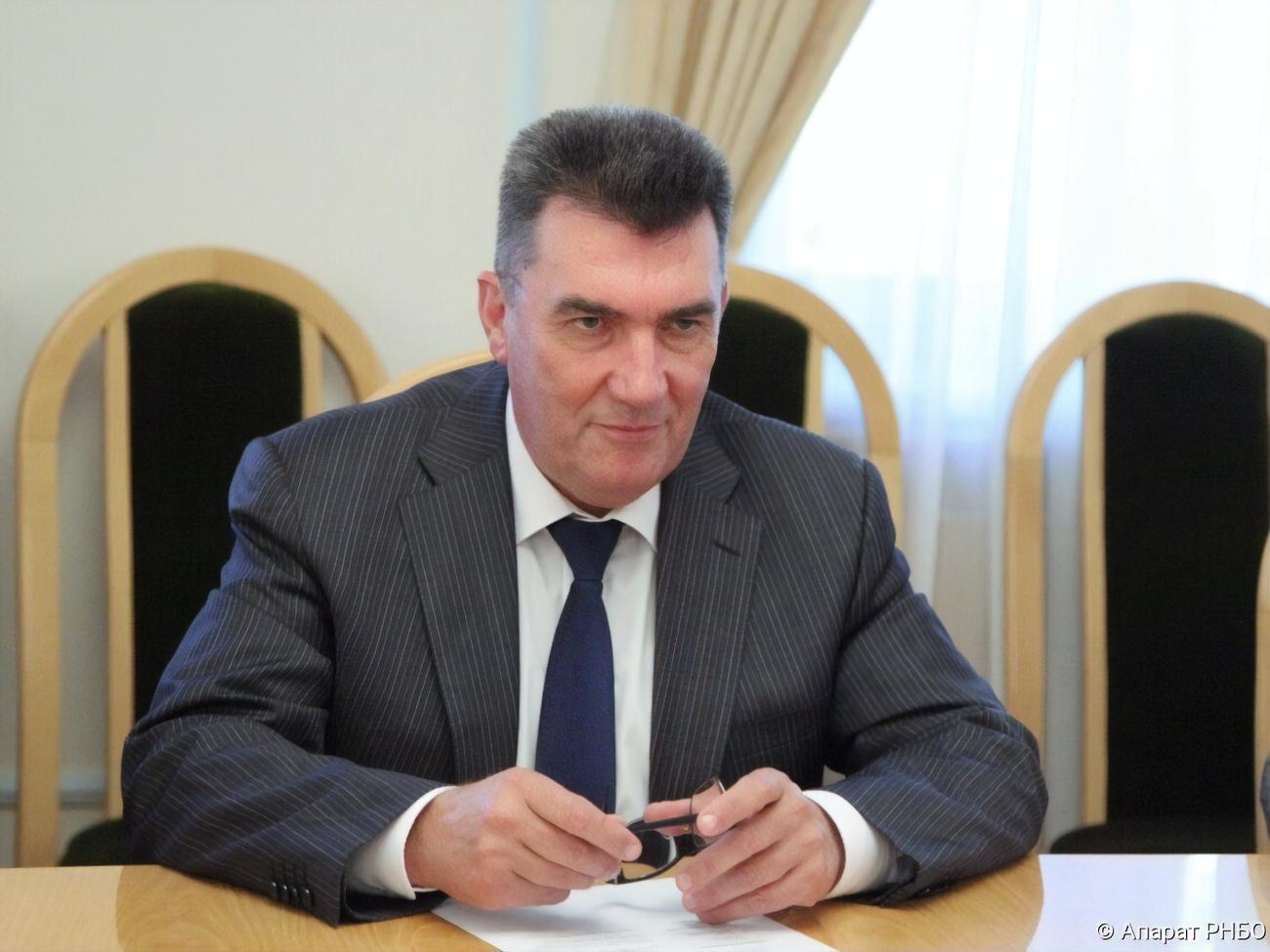 Данілов вважає, що парламентсько-президентські республіки можливі, коли є вже усталена демократія, а на це, на його думку, потрібні століття