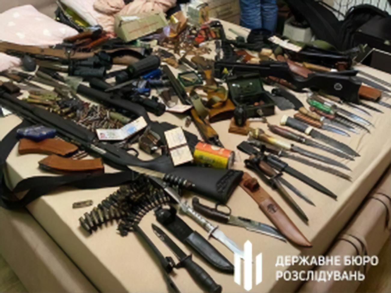 ДБР заявило про документування фактів збуту боєприпасів і зброї