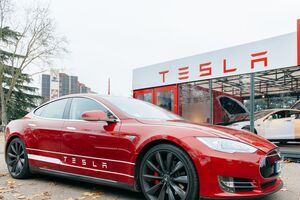 Акции Tesla выросли после крупного заказа от фирмы по прокату авто
