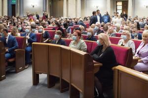 Согласно результатам опроса, в Раду проходят шесть партий