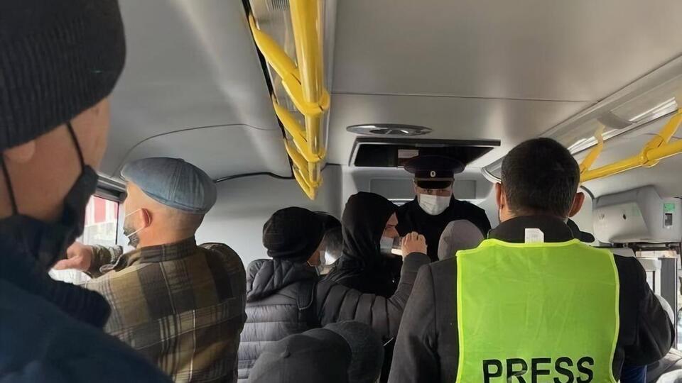 Кримчан затримали біля суду