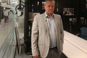 Кирилл Сазонов: Вы вешаете всем и в первую очередь президенту лапшу о том, как завтра украинские спутники будут бороздить просторы "Большого строительства"