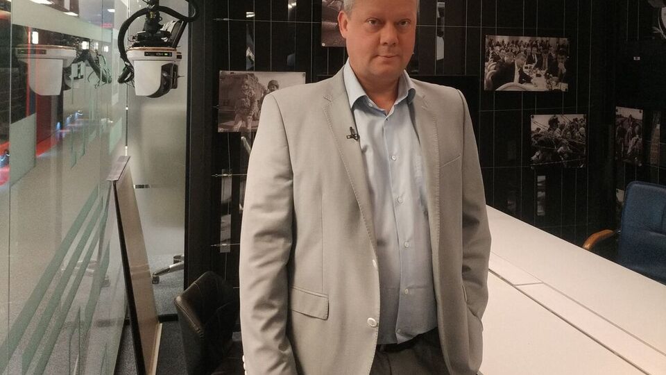 Кирилл Сазонов: Вы вешаете всем и в первую очередь президенту лапшу о том, как завтра украинские спутники будут бороздить просторы "Большого строительства"
