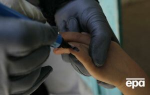 Детей прививают от полиомиелита с двух месяцев