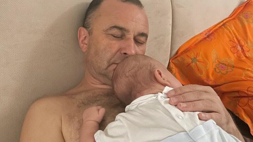 Виктор Павлик с младшим сыном – четырехмесячным Михаилом Павликом