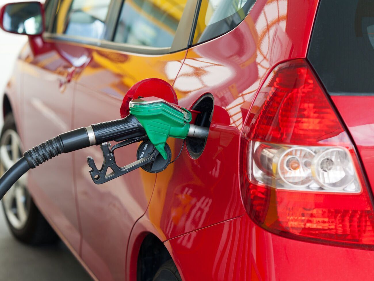 Разница налоговой нагрузка на разные сети АЗС отличается в десятки раз, что дает силовикам основания заняться компаниями, которые оптимизируют уплату налогов