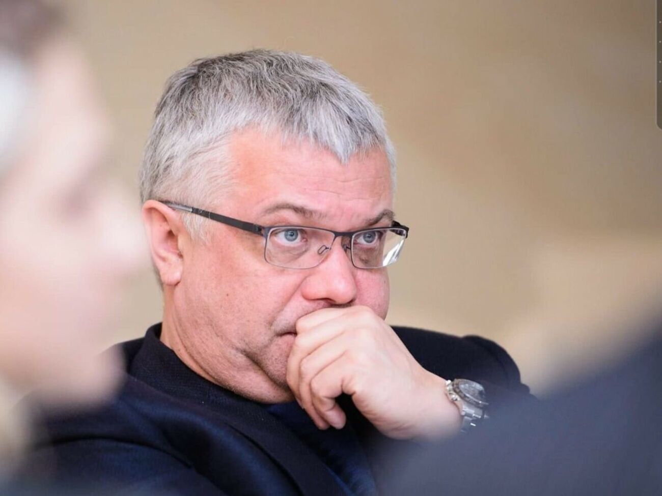 16 років довбой...бу. Батьки купили йому 400 к.с. машину, дозволили сісти за кермо. Сподіваюся, у колонію сяде