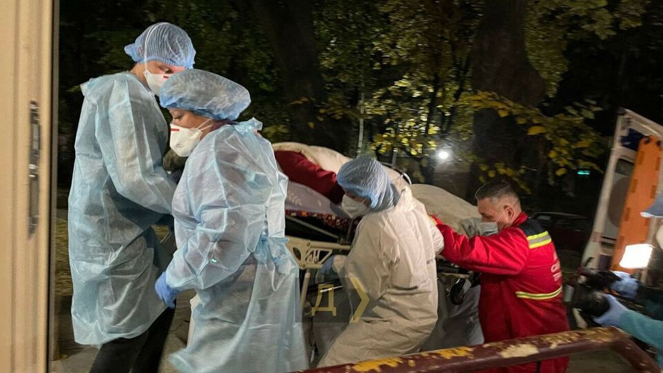 Через брак кисню з однієї лікарні в іншу вирішили перевезти 43 пацієнтів