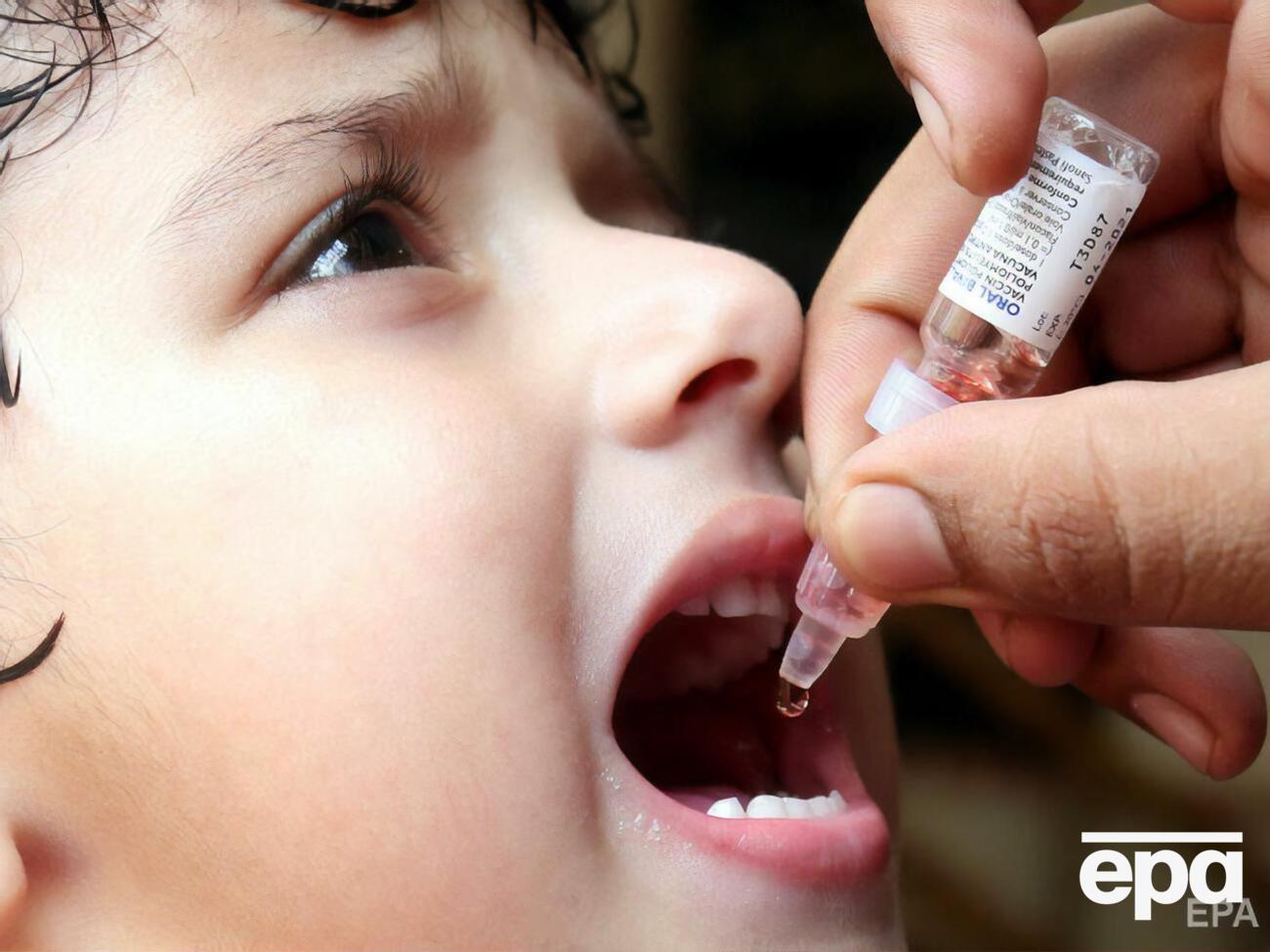 Найвразливішими до вірусу, який спричиняє поліомієліт, є діти віком до п'яти років. Єдиний шлях убезпечити себе та дітей від наслідків цієї хвороби &ndash; вакцинація