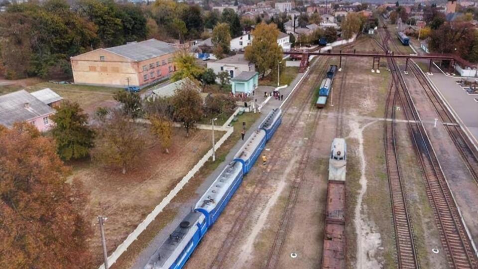 Вагони вантажного поїзда зійшли неподалік селища Чорнорудка
