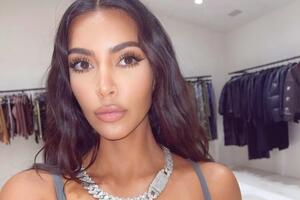 Кардашян показала тело крупным планом