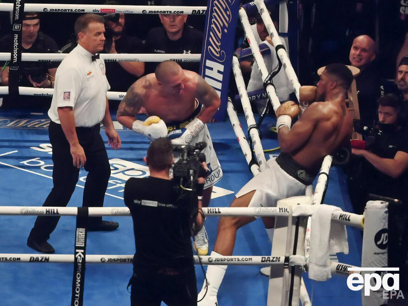 26 сентября Усик выиграл у Джошуа бой за звание объединенного чемпиона мира по версиям WBA Super, WBO, IBF и IBO в супертяжелом весе