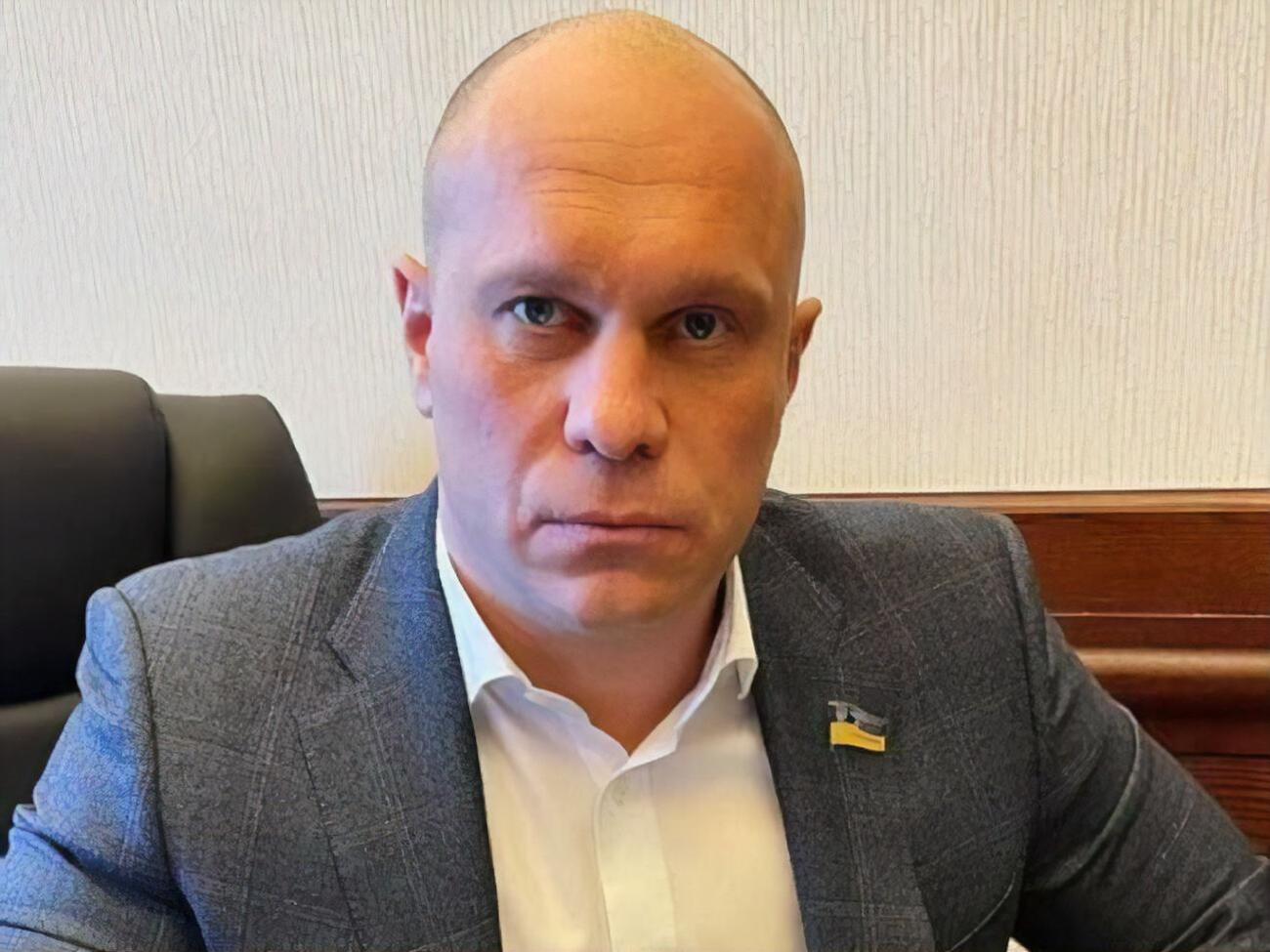За інформацією журналістів, жомова яма Киви поросла бур'янами, а орендувала її фіктивна фірма