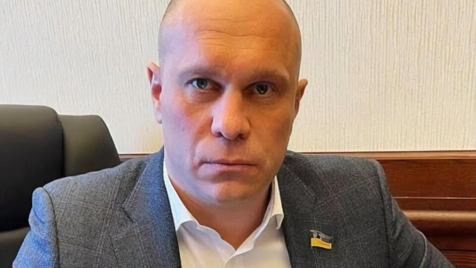 За інформацією журналістів, жомова яма Киви поросла бур'янами, а орендувала її фіктивна фірма