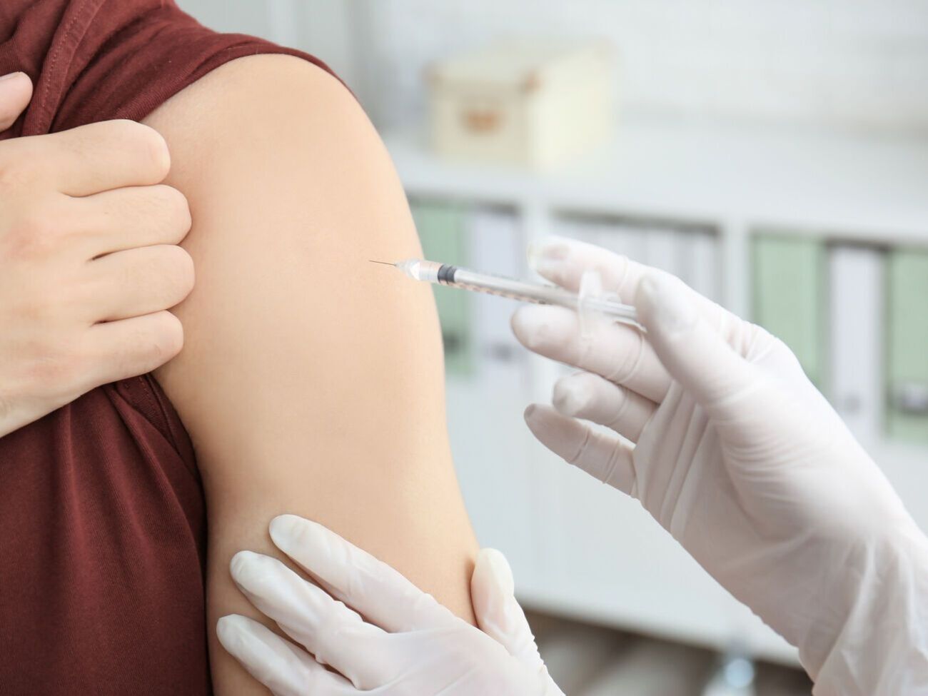 Вакцинация в стране стартовала 24 февраля