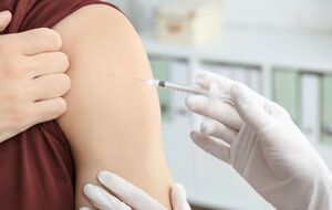 Вакцинация в стране стартовала 24 февраля