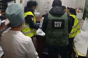 По оперативной информации СБУ, ежемесячно фигуранты создавали до 200 подделок