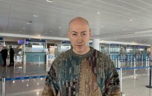 Гордон прибыл в аэропорт Тбилиси 27 октября днем, но его не пропустили на территорию Грузии