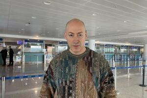 Гордон прибыл в аэропорт Тбилиси 27 октября днем, но его не пропустили на территорию Грузии