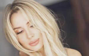 Лобода пройшлася у сукні нареченої під "Весільний марш"