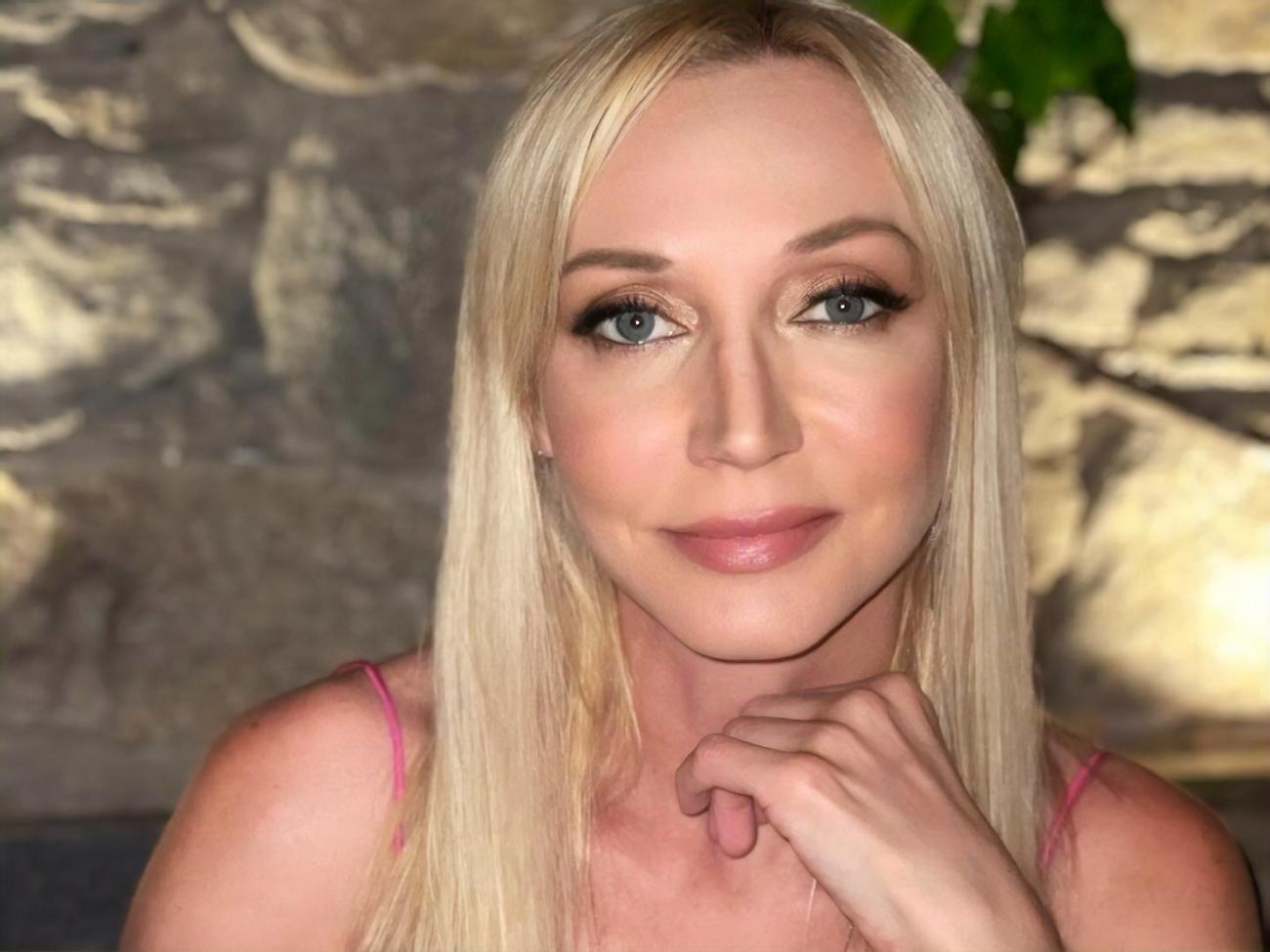 Орбакайте:&nbsp;Приятная миссия &ndash; представлять аромат Kristina на ежегодной парфюмерно-косметической выставке в Каннах!