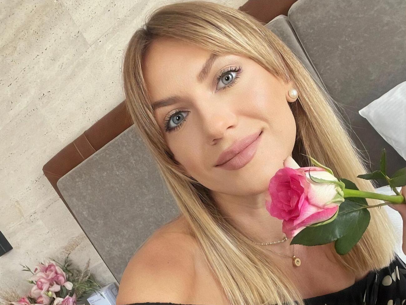 Нікітюк народилася у Хмельницькому 1987 року