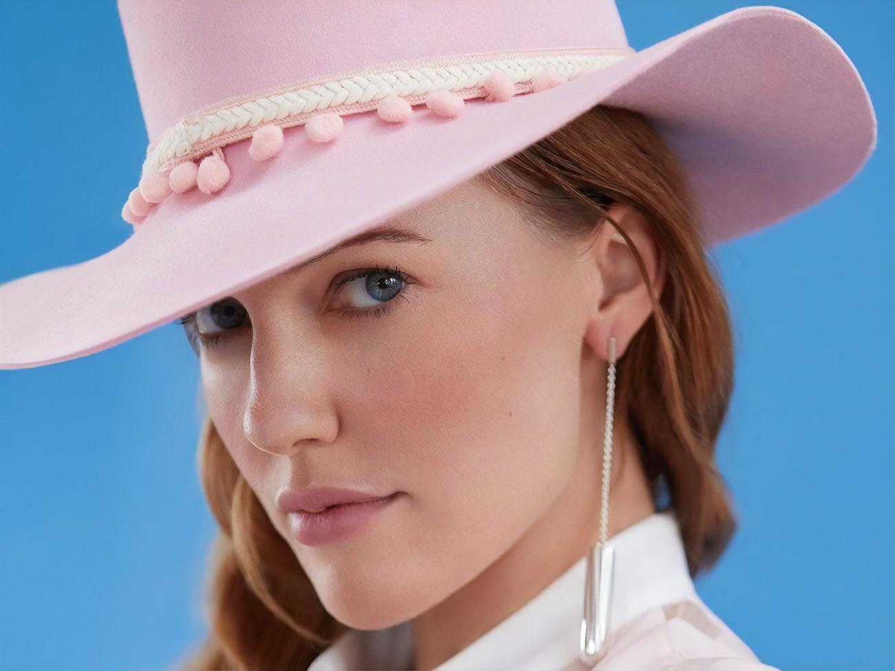 Узерли показала фото в смелых позах