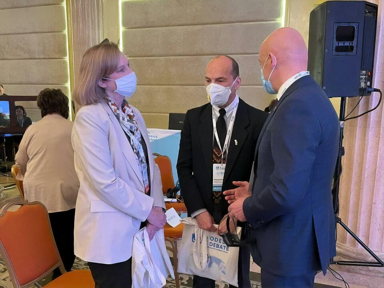 Квин (слева) и Труханов (справа) пообщались на форуме 27 октября