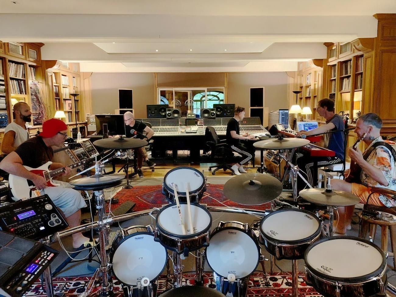 Rammstein&nbsp;во время карантина записали восьмой студийный альбом, но дата его релиза и название пока неизвестны