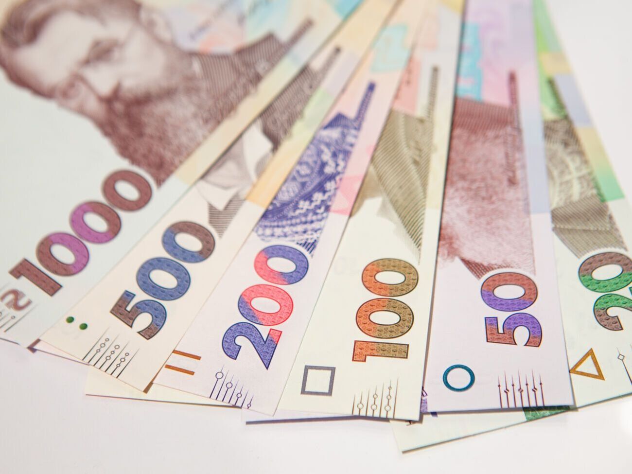 Наименьшая средняя зарплата в сентябре &ndash; в Черновицкой области