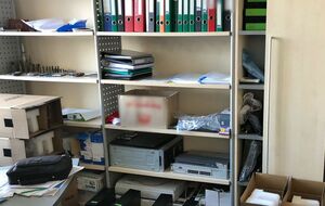 Під час обшуків правоохоронці вилучили документи фінансово-господарської діяльності та комп'ютерну техніку